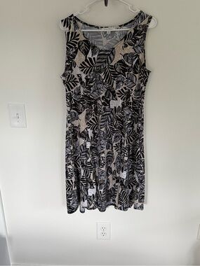 Studio Works Black & White Leaf-Print Midi Dress